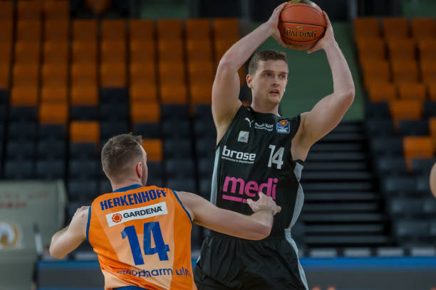 他面对不同 他面对不同