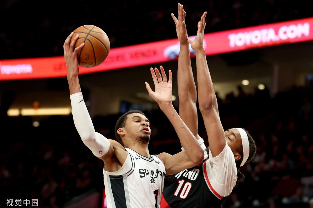 队在防守端 队在防守端