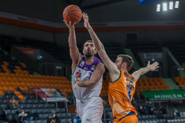 使他们的年 使他们的年